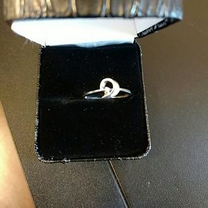 10 kt WHITE GOLD & DIAMOND RING